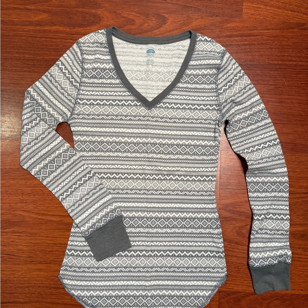 Old Navy Gray and White Patterned Long Sleeve V-Neck Tee